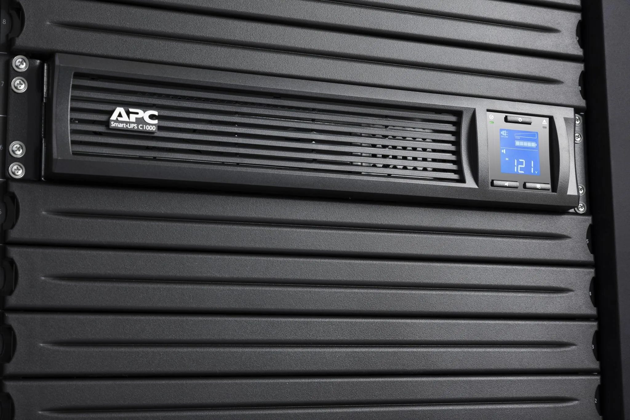 APC 1 kVA | 600W | 85-136V | 50|60Hz | 680J | 432x406x86mm | 20.52kg | Black (SMC1000I-2UC)