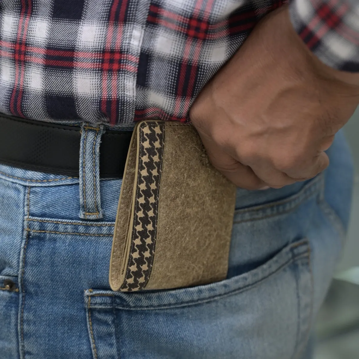 Men Wallet | 2 Cash & 1 Coin Pocket | Coconut Leather | Print Accent | Peanut